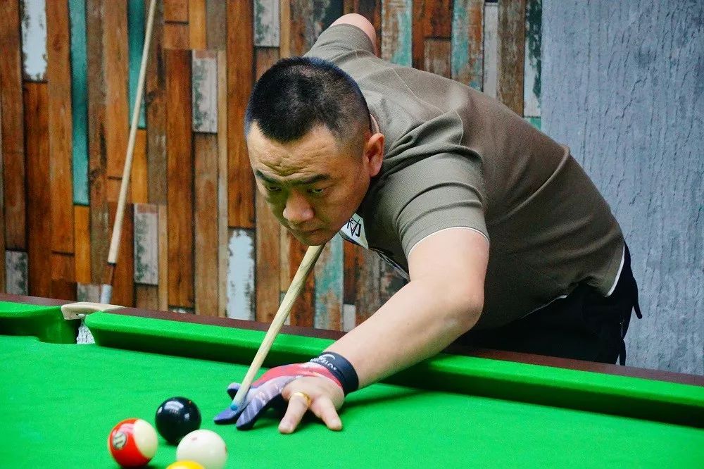 努力巩固他 努力巩固他